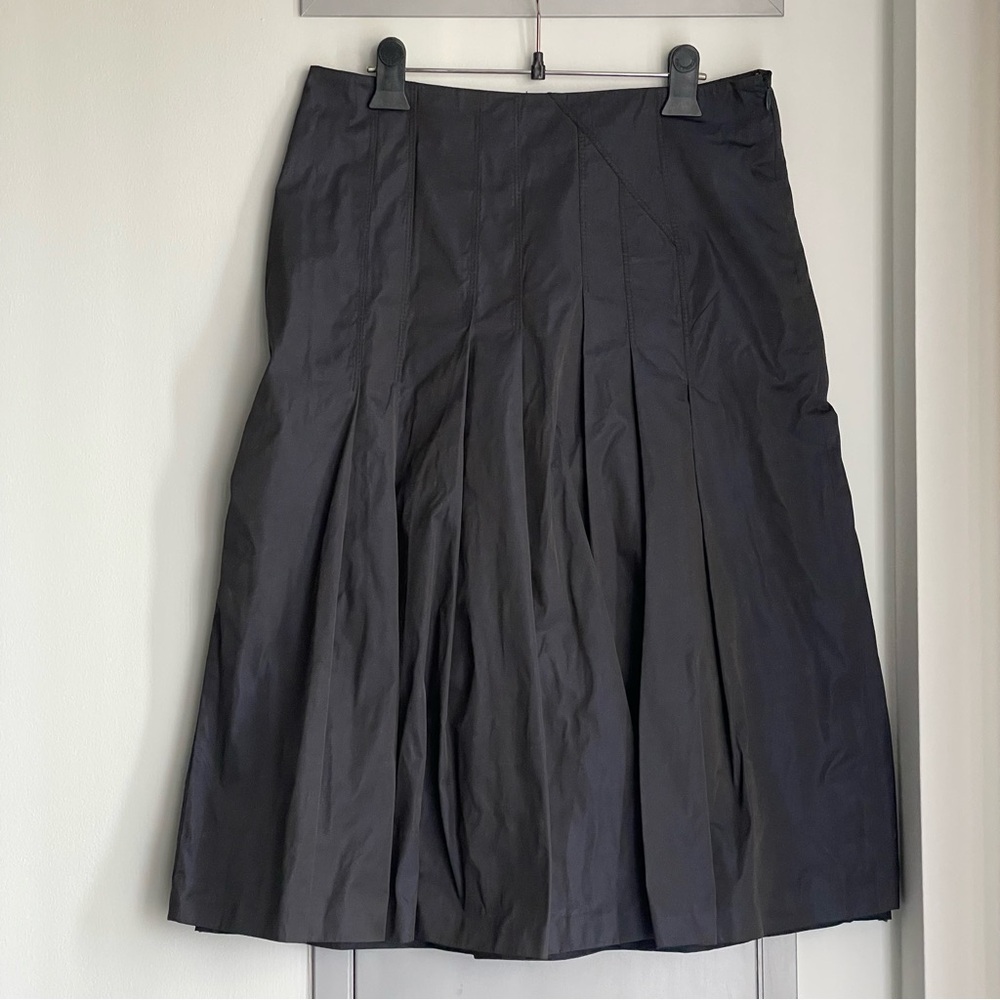 OLSEN Elegant Black incadenscent Pleated Skirt